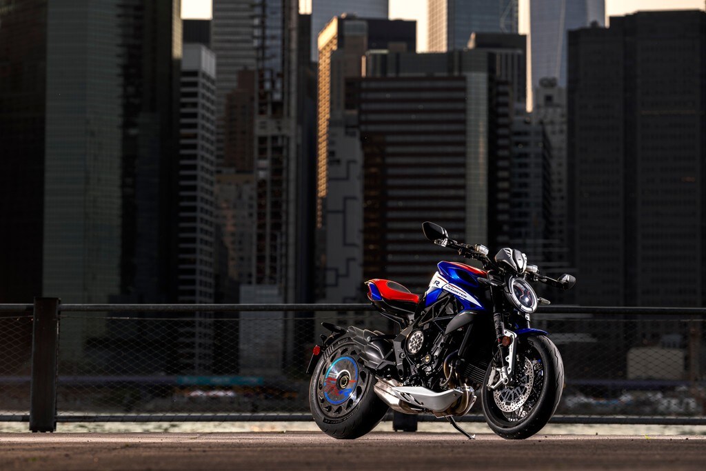 MV Agusta presenta la Dragster RR SCS America